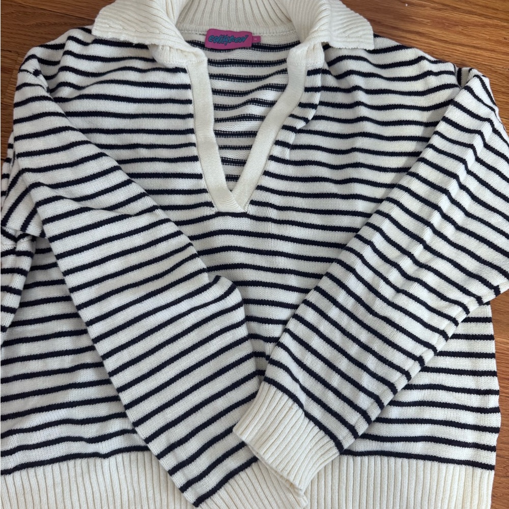 Edikted Navy and Cream Striped V-Neck Sweater